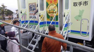 災害用トイレトラックを展示している様子