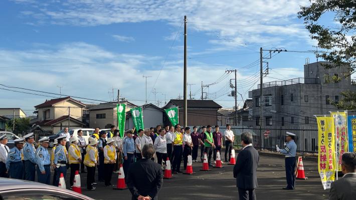 取手警察署長が挨拶する様子