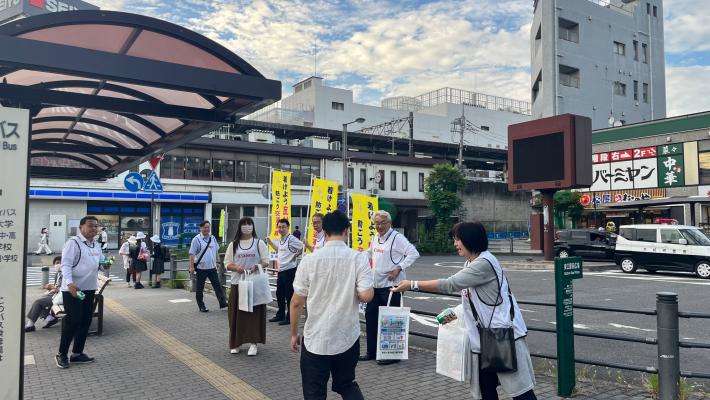 企業の皆さまが交通安全を呼びかける様子