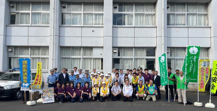 取手駅東口の街頭キャンペーンに参加した皆様の集合写真