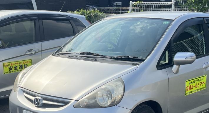 取手市交通安全推進指導隊が導入した交通安全車体マグネット