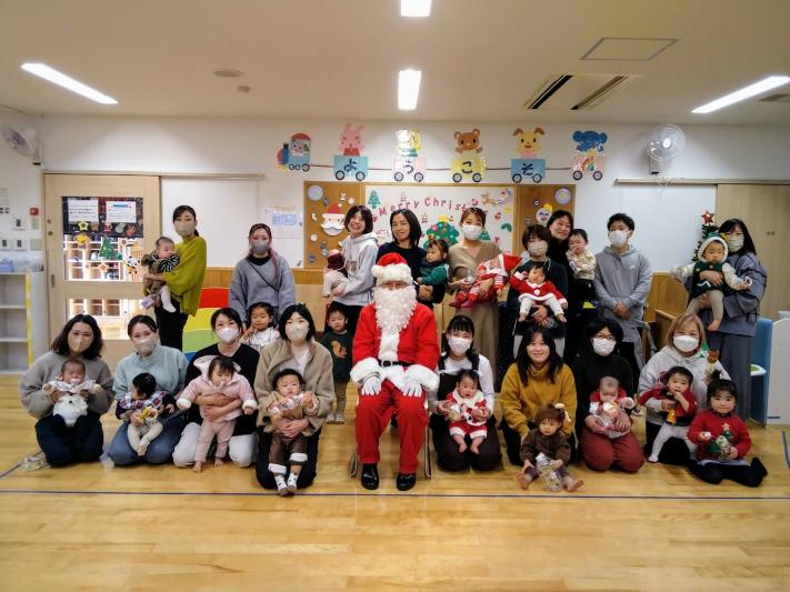 1日目のサンタと記念撮影の写真