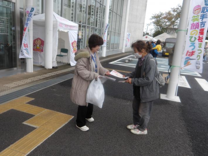 行政相談委員による行政相談制度啓発活動風景