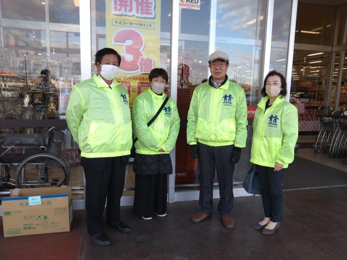 ヤオコー取手青柳店で人権啓発活動をした人権擁護委員