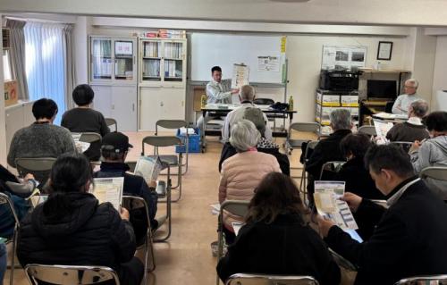 藤代スカイハイツ住民にマイタイムラインについて講演している様子