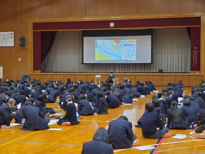 マイタイムラインの作成方法を説明している様子