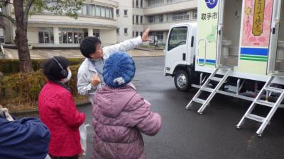 災害用トイレトラックを紹介している様子2