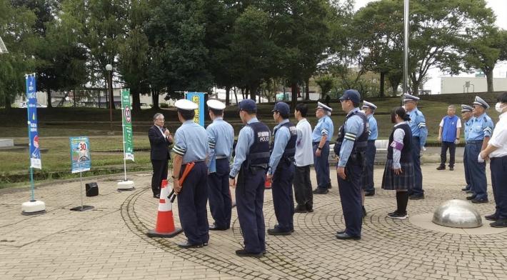 出陣式で教育長が挨拶する様子