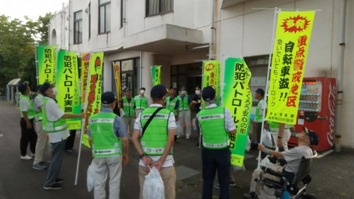 会場内で取手市職員と取手市防犯連絡員協議会戸頭支部員が集合している様子