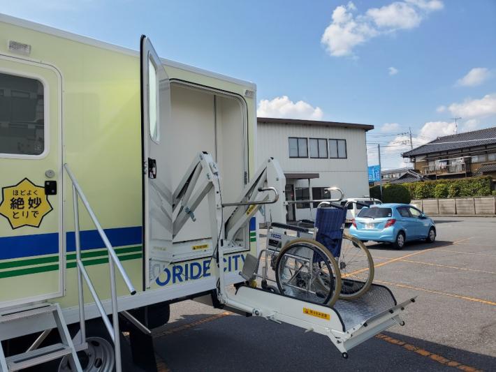 車椅子リフトの画像