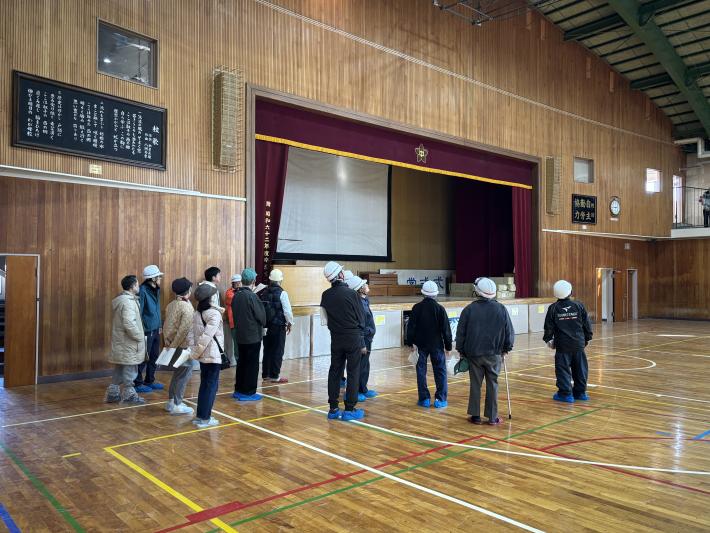 戸頭中学校で施設の安全点検を実施している様子