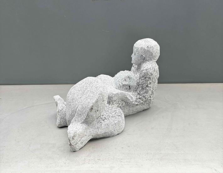 彫刻作品「平和な今の為の嘘」の画像