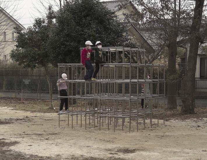 ジャングルジム_戸頭小