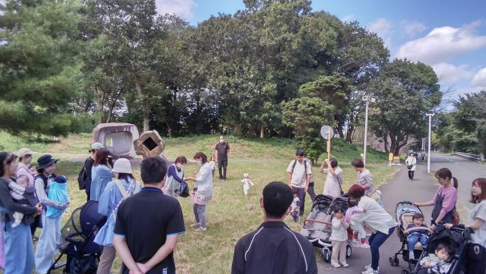 藝大取手キャンパスに集まる親子たち