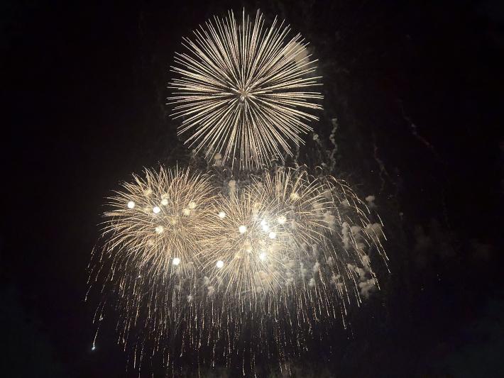 夜空に打ちあがった花火