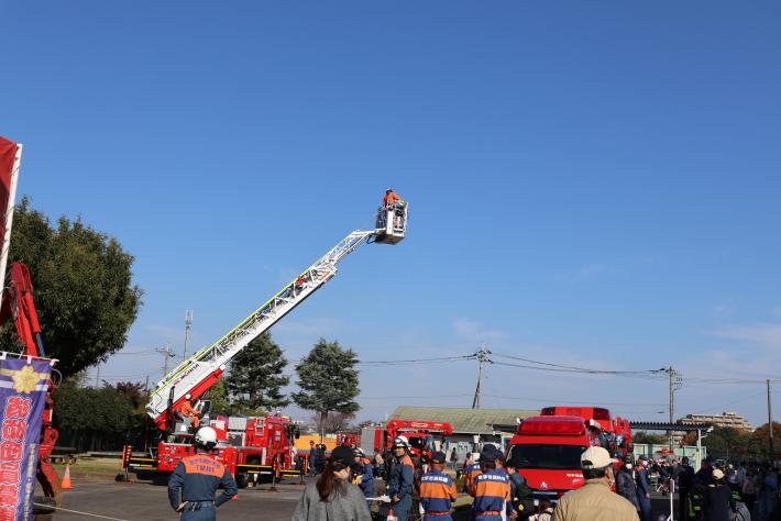 はじご車にのる人