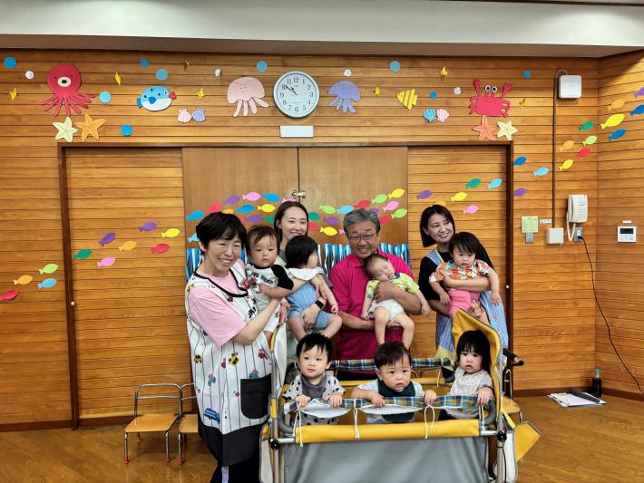 白山保育所0歳児クラスと市長