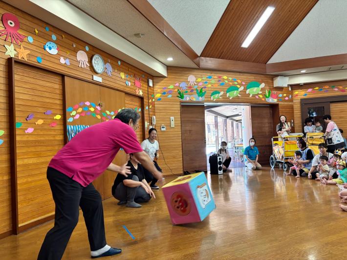 サイコロをふる市長