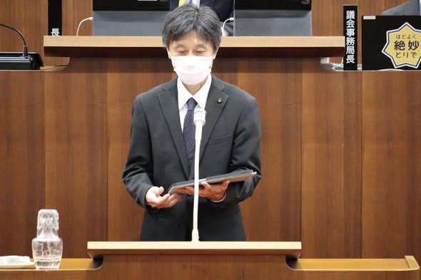 海東議員の一般質問の様子