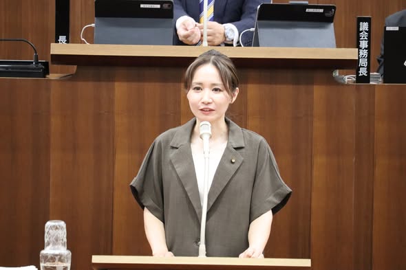 長塚議員一般質問の様子