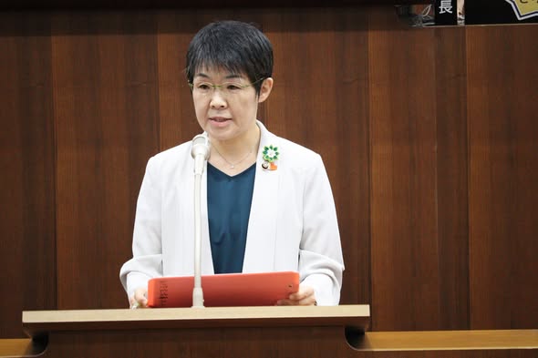 根岸議員の一般質問の様子