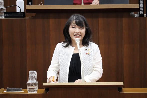 岡口議員の一般質問の様子
