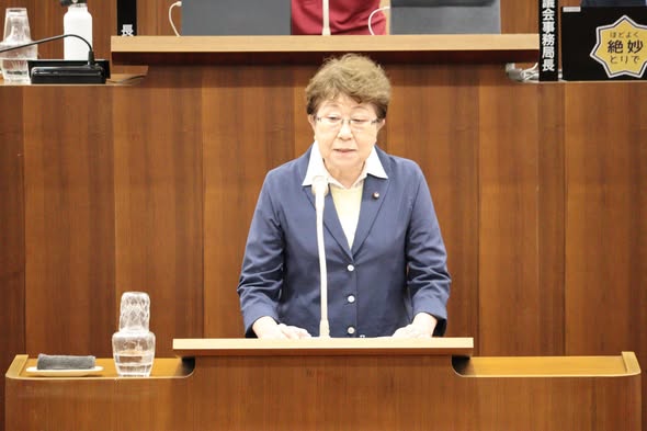 遠山議員の一般質問の様子