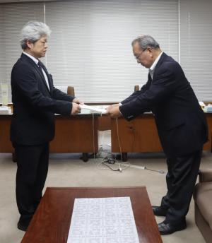 山野井議長が赤羽議員に書面で厳重注意