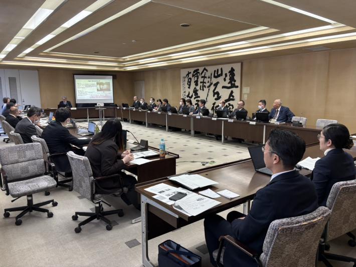 総合教育会議に出席する市長