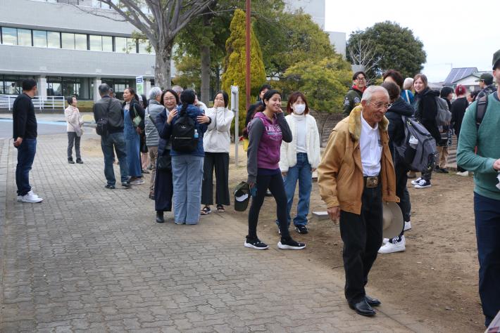 別れを惜しむ取手市民とユーバ市民