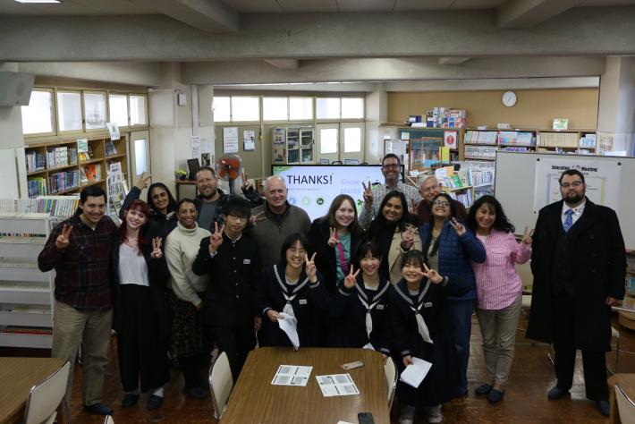 永山中学校生徒とユーバ市民の集合写真