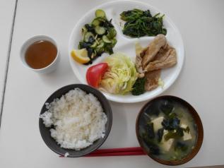 男性料理教室できあがった食事