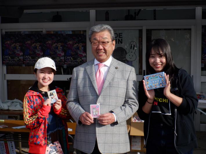 市長とさくらまやさんと高木真備さん