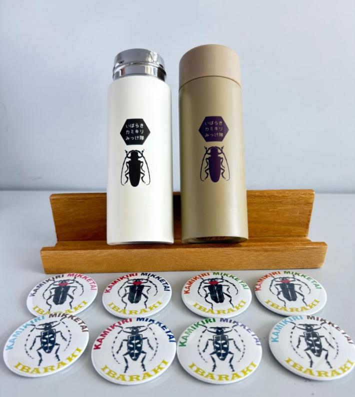 タンブラー、ピンバッジ