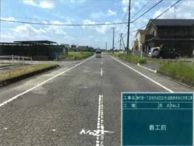 工事着工前（市道0222号）全体的にわだちやクラック、穴などが発生しております。