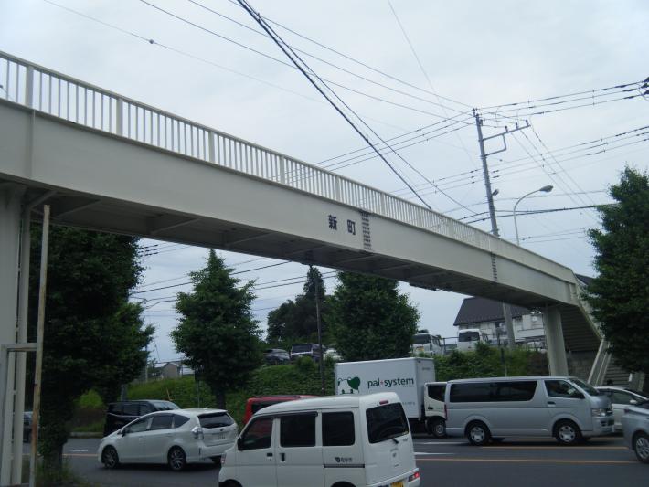 FUYOU新町歩道橋全体の写真です。