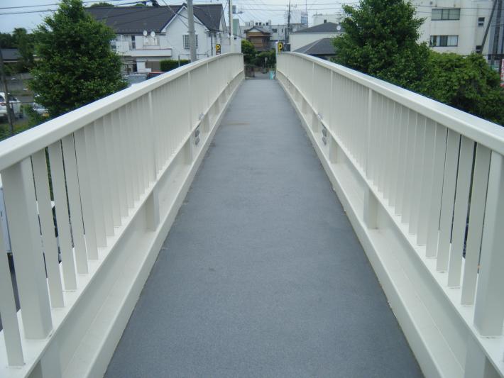 FUYOU新町歩道橋を清掃後の写真です。