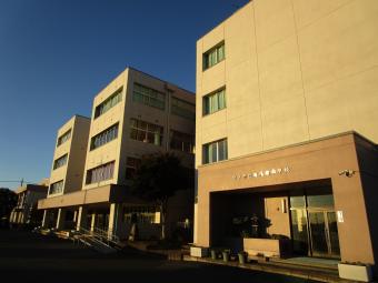 藤代南中学校の校舎の外観