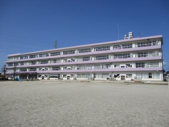 藤代小学校の校舎の外観