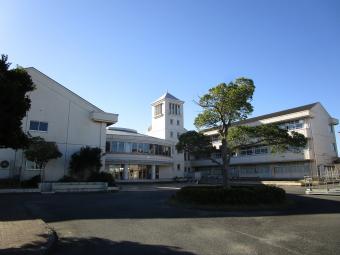 桜が丘小学校の校舎の外観