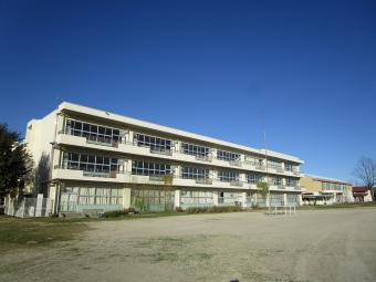 戸頭中学校の校舎の外観