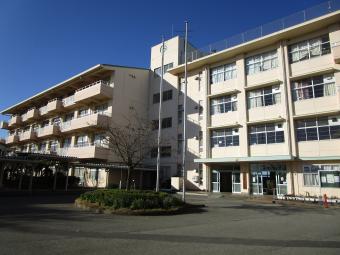 取手第一中学校の校舎の外観