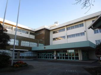 取手第二中学校の校舎の外観