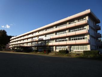 取手西小学校の校舎の外観