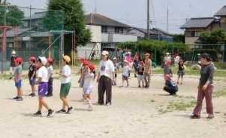 山王小学校の休み時間に行われたドッジボール