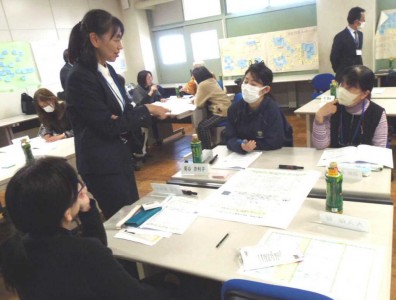 久賀小学校の学校運営委員会の様子
