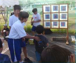 久賀公民館夏まつりのストラックアウトコーナーのボランティア活動の様子