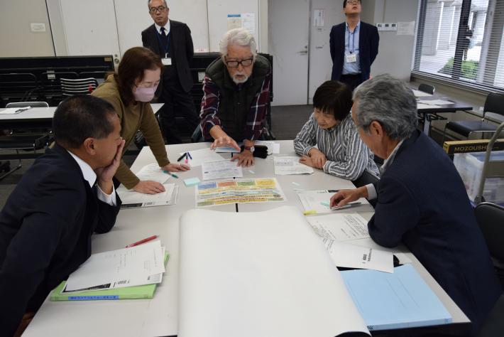 第4回一括研修会でおこなわれた模擬熟議の様子