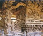 相馬神社奥院の写真。華麗な彫刻が施されている。