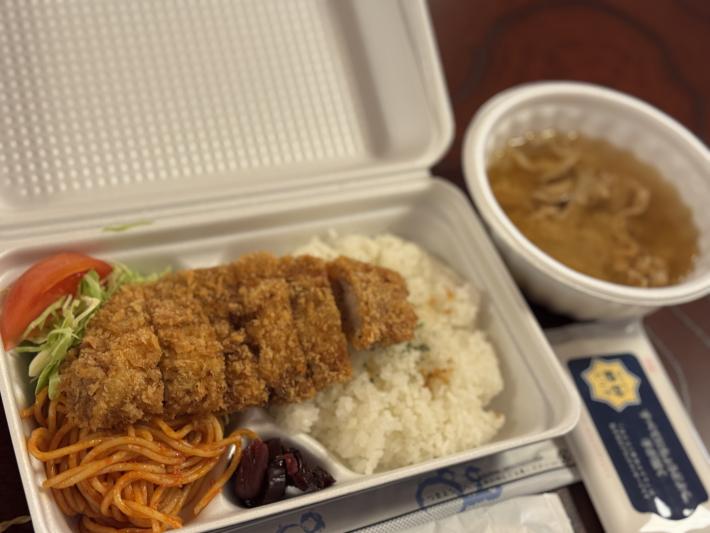 とんかつ弁当と豚汁